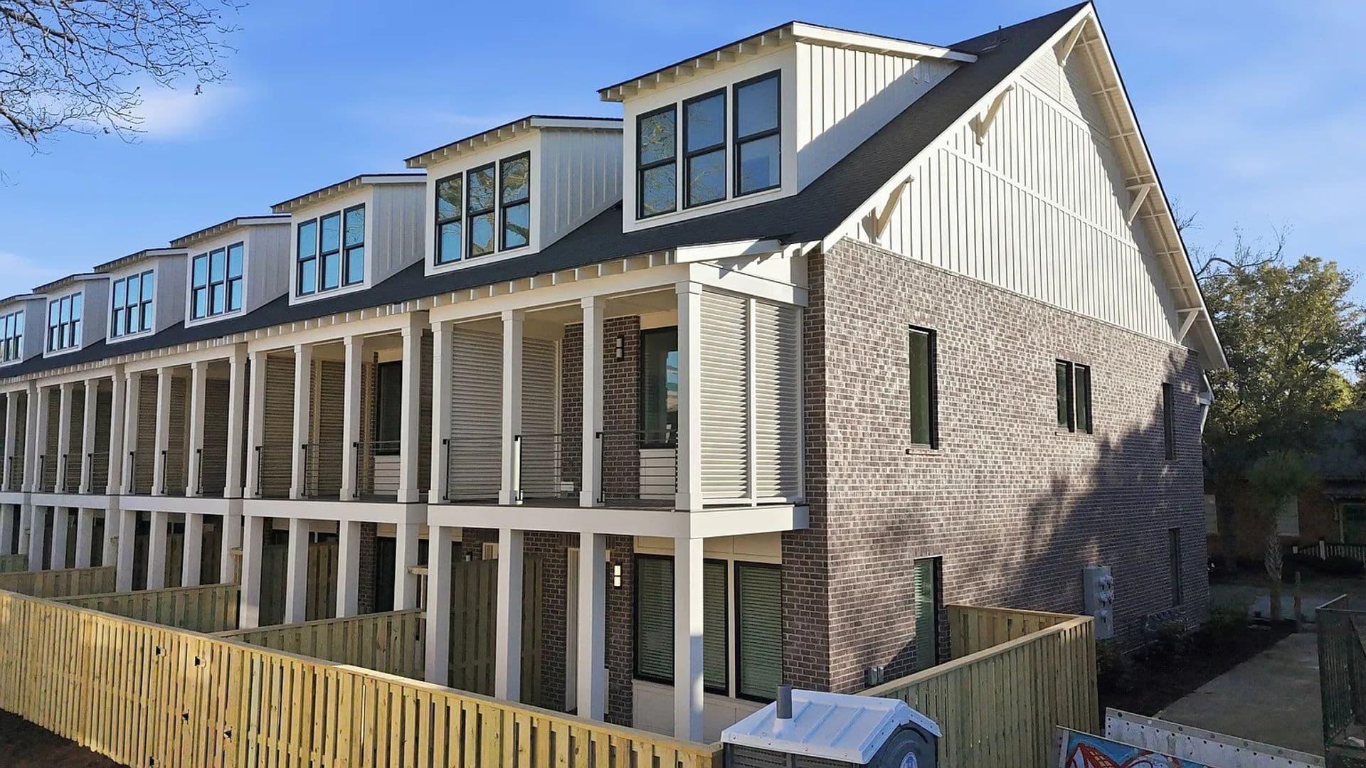Savannah Townhome: 102-118 Pearl Street