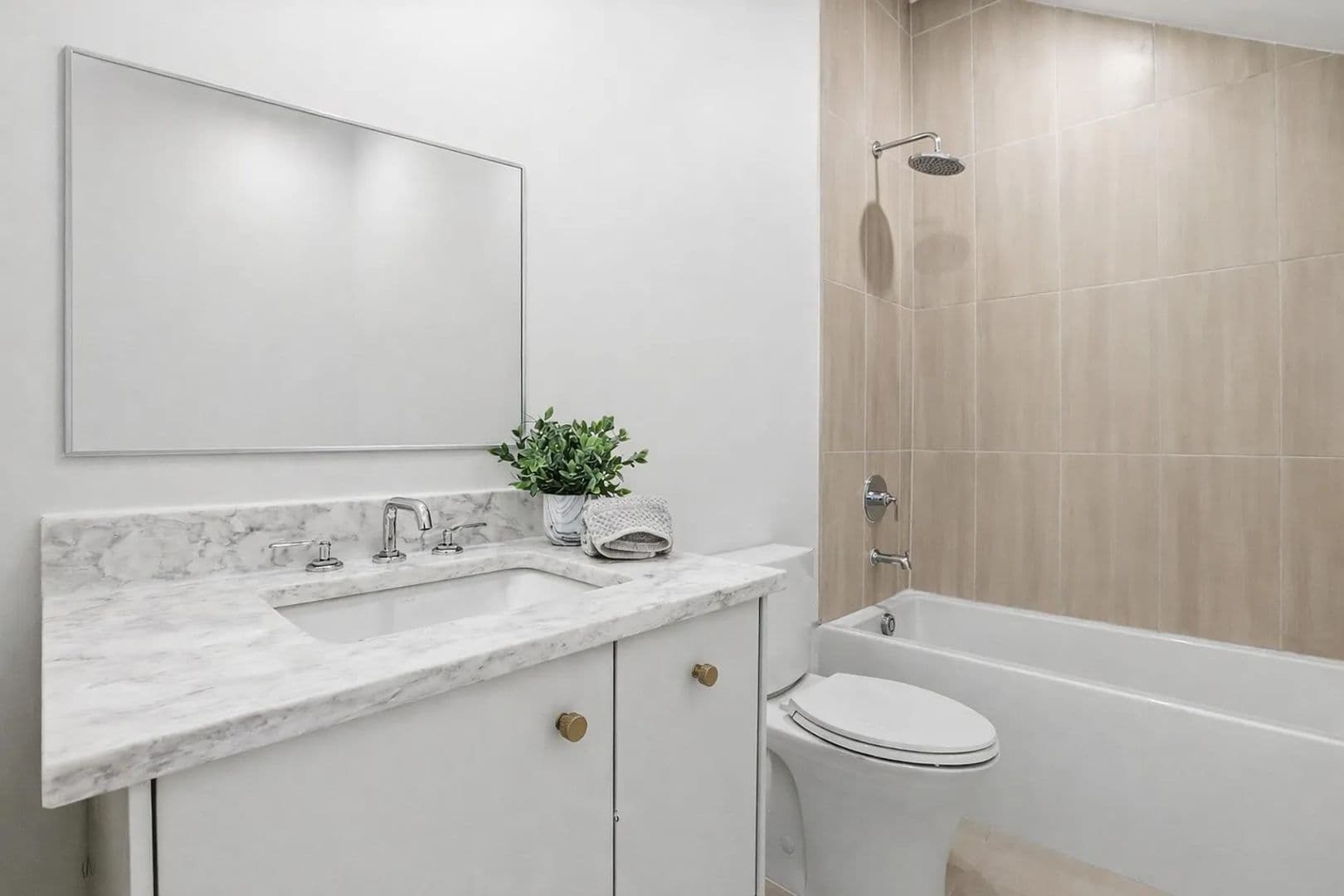 Savannah Townhome: 102-118 Pearl Street