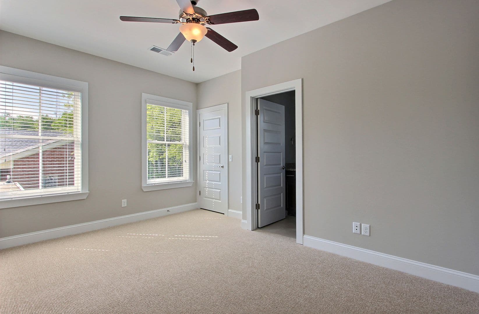 Savannah Apartment: 554 Nicoll Street