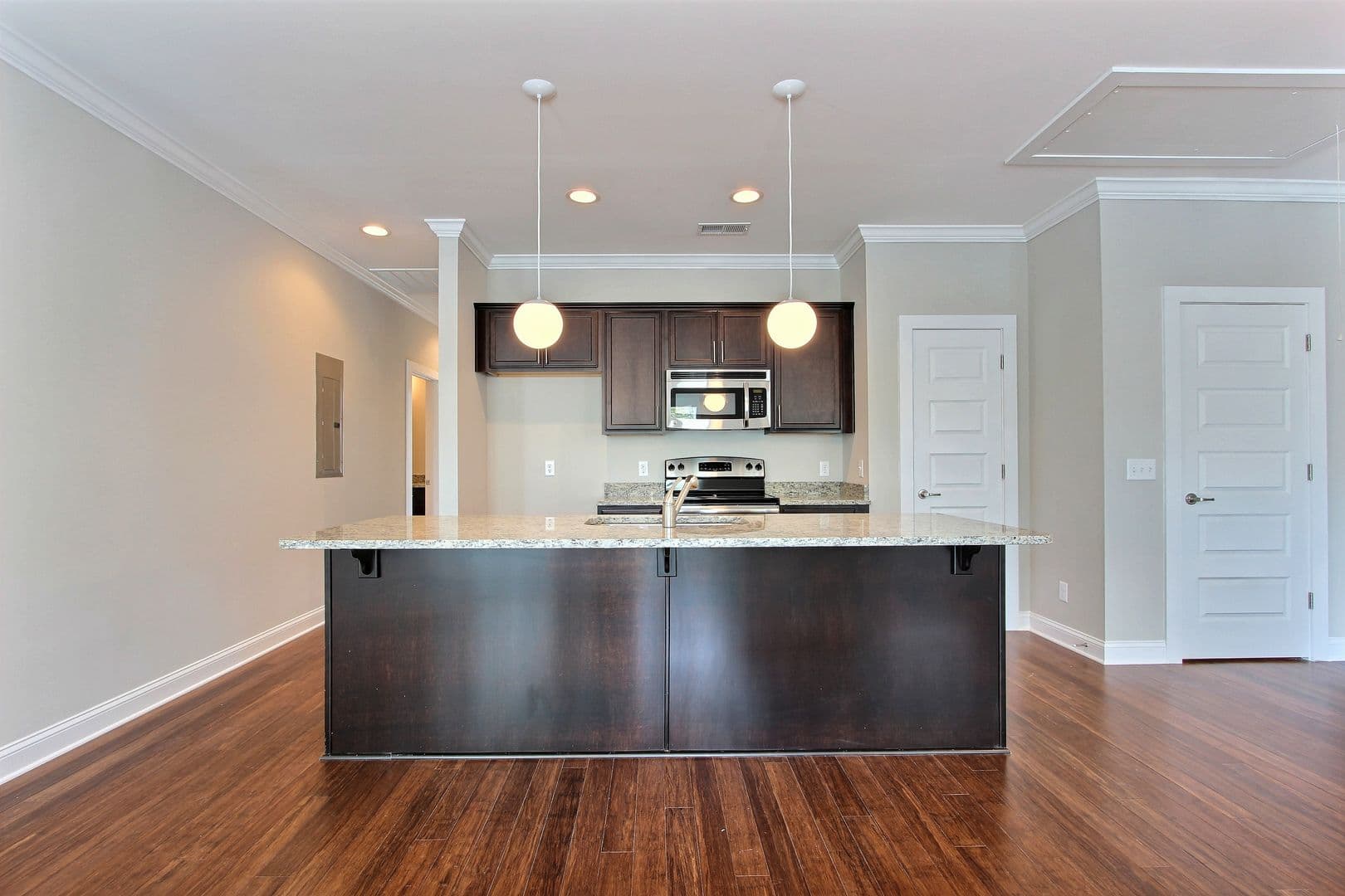 Savannah Apartment: 554 Nicoll Street