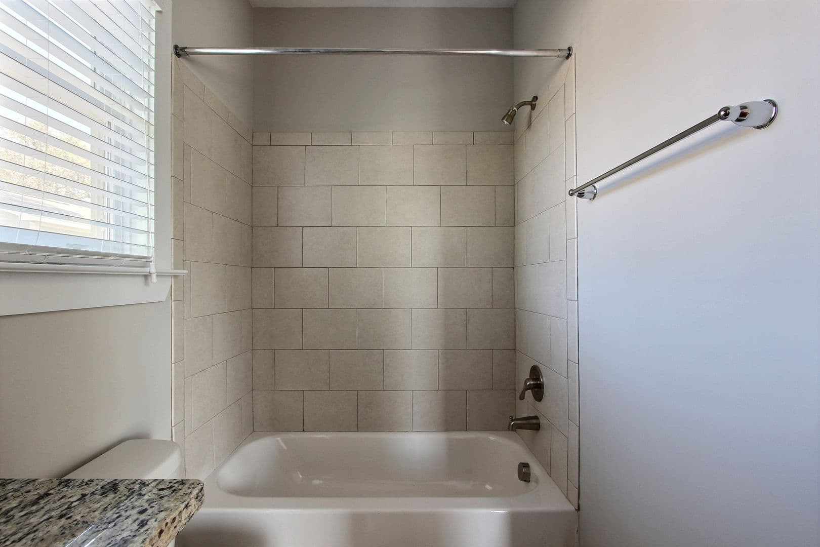 Savannah Apartment: 554 Nicoll Street