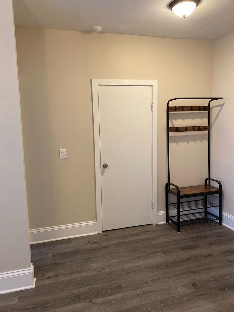 Chicago Apartment: 5424 S. Cornell Ave