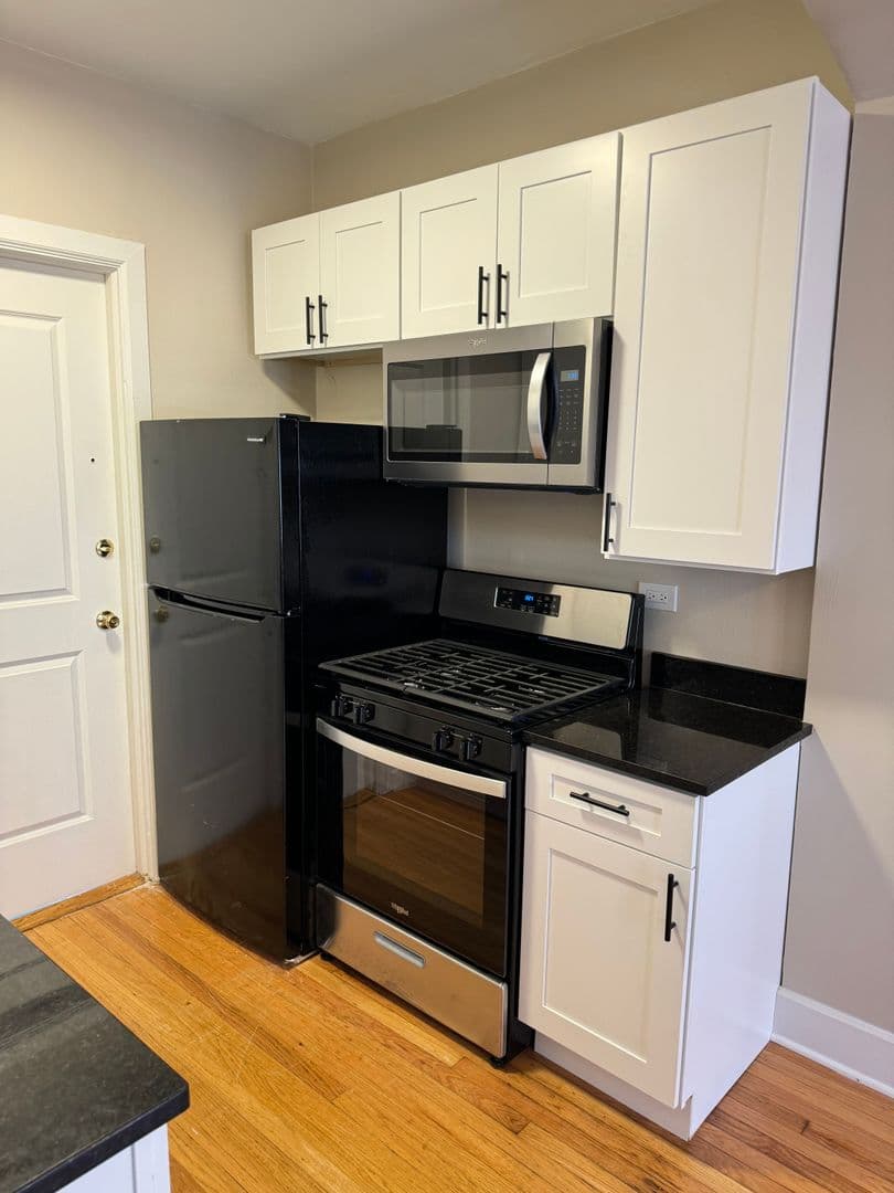Chicago Apartment: 7263 S South Shore Drive