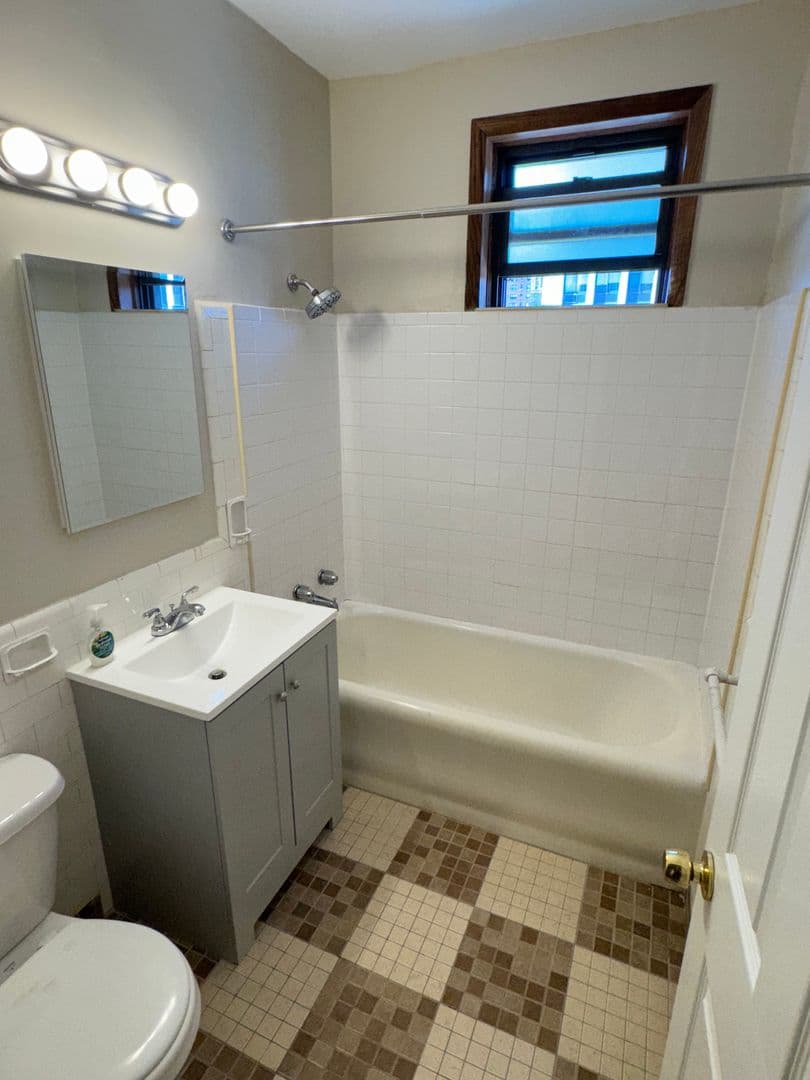 Chicago Apartment: 7263 S South Shore Drive
