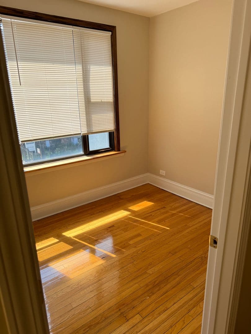 Chicago Apartment: 7263 S South Shore Drive