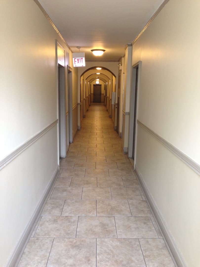Chicago Apartment: 6731 S Jeffery Blvd