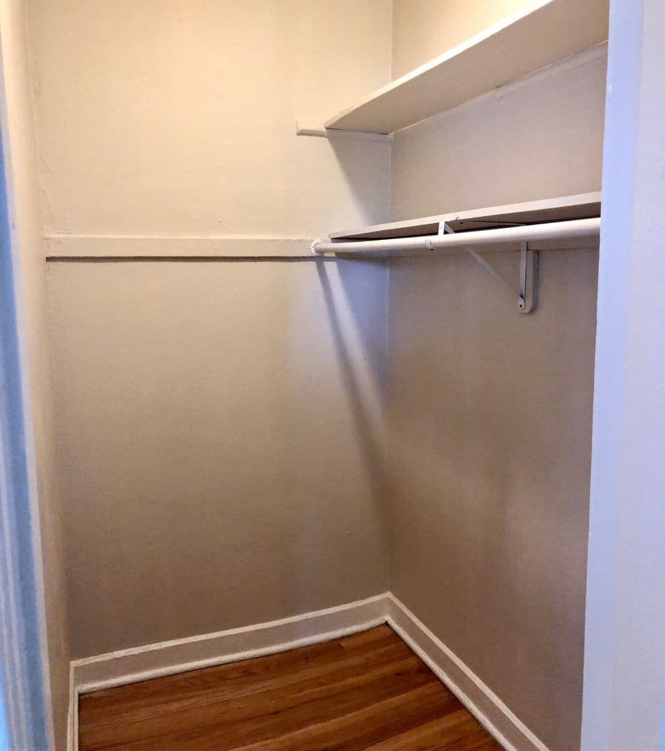 Chicago Apartment: 5424 S. Cornell Ave