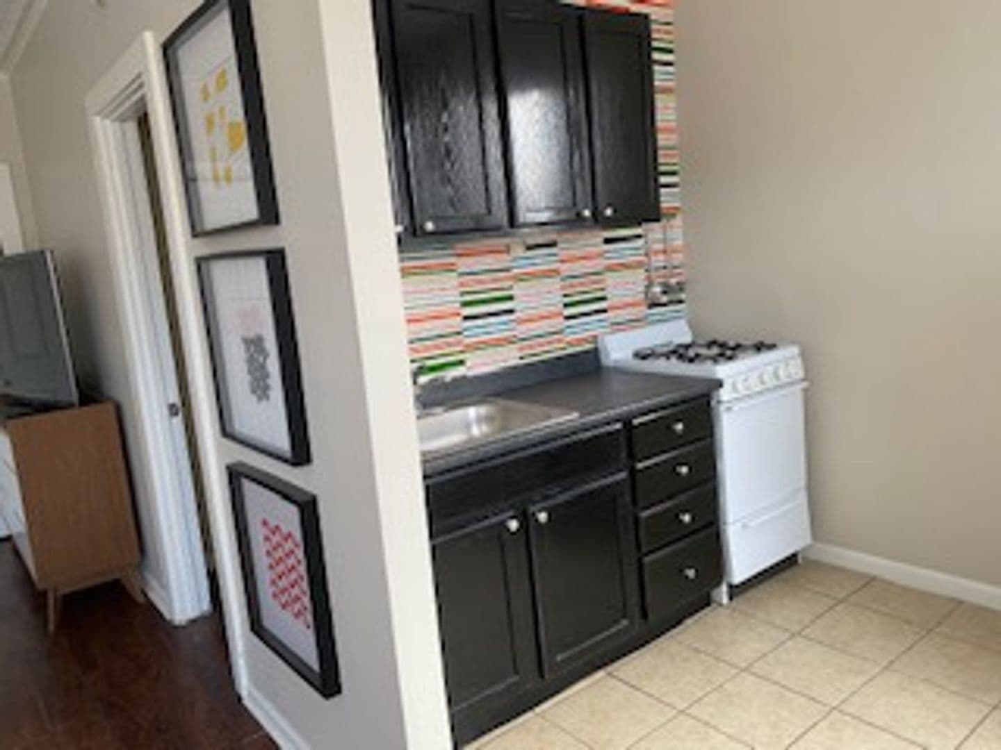 Chicago Apartment: 6731 S Jeffery Blvd