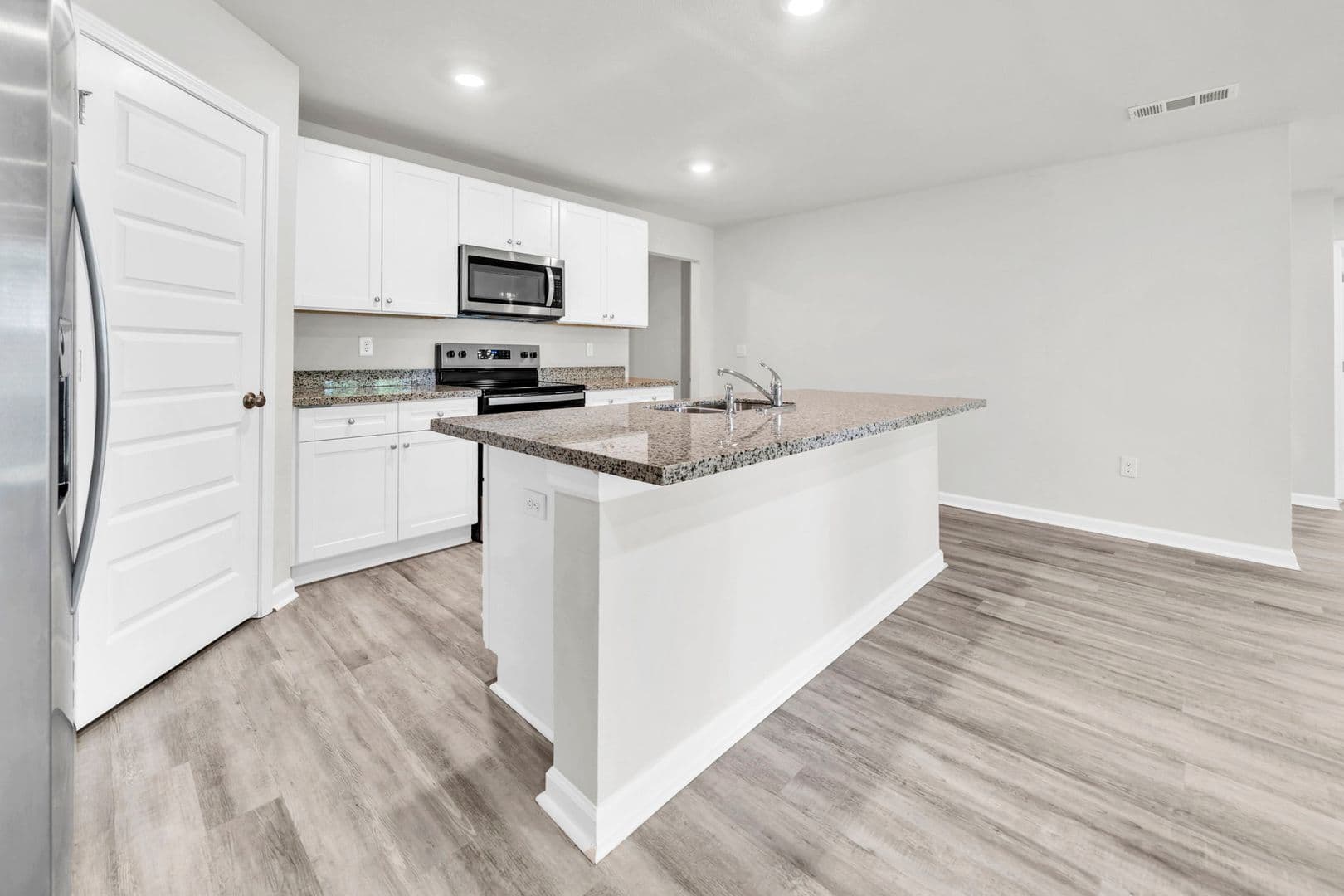CRESTVIEW House: 3107 TRICIA CIRCLE