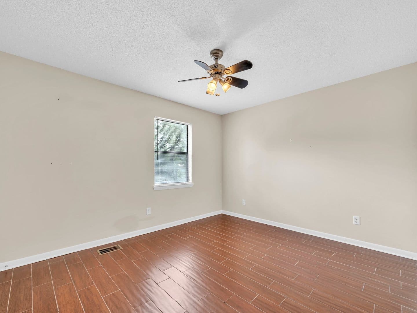 NICEVILLE Apartment: HICKORY AVENUE