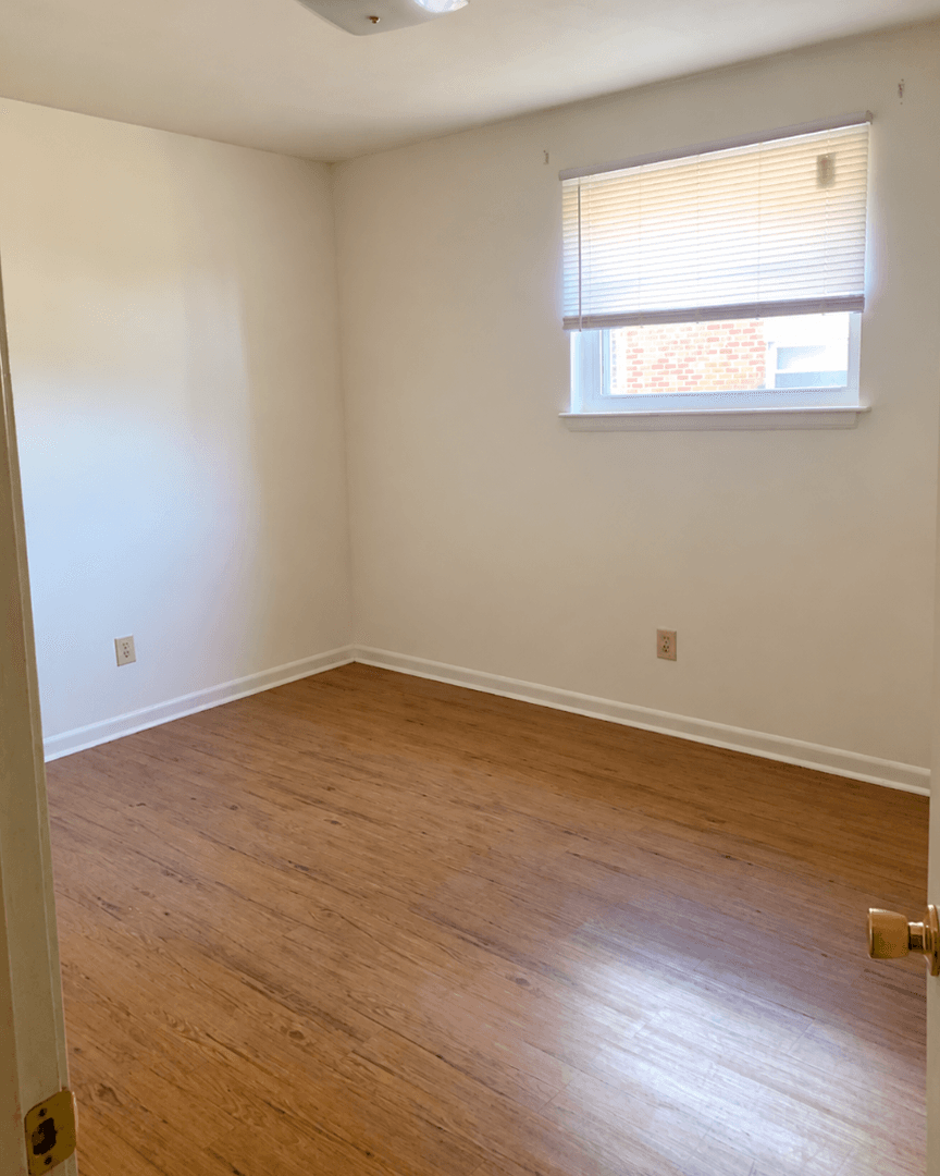 Madison Heights Apartment: 4995 S Amherst Hwy