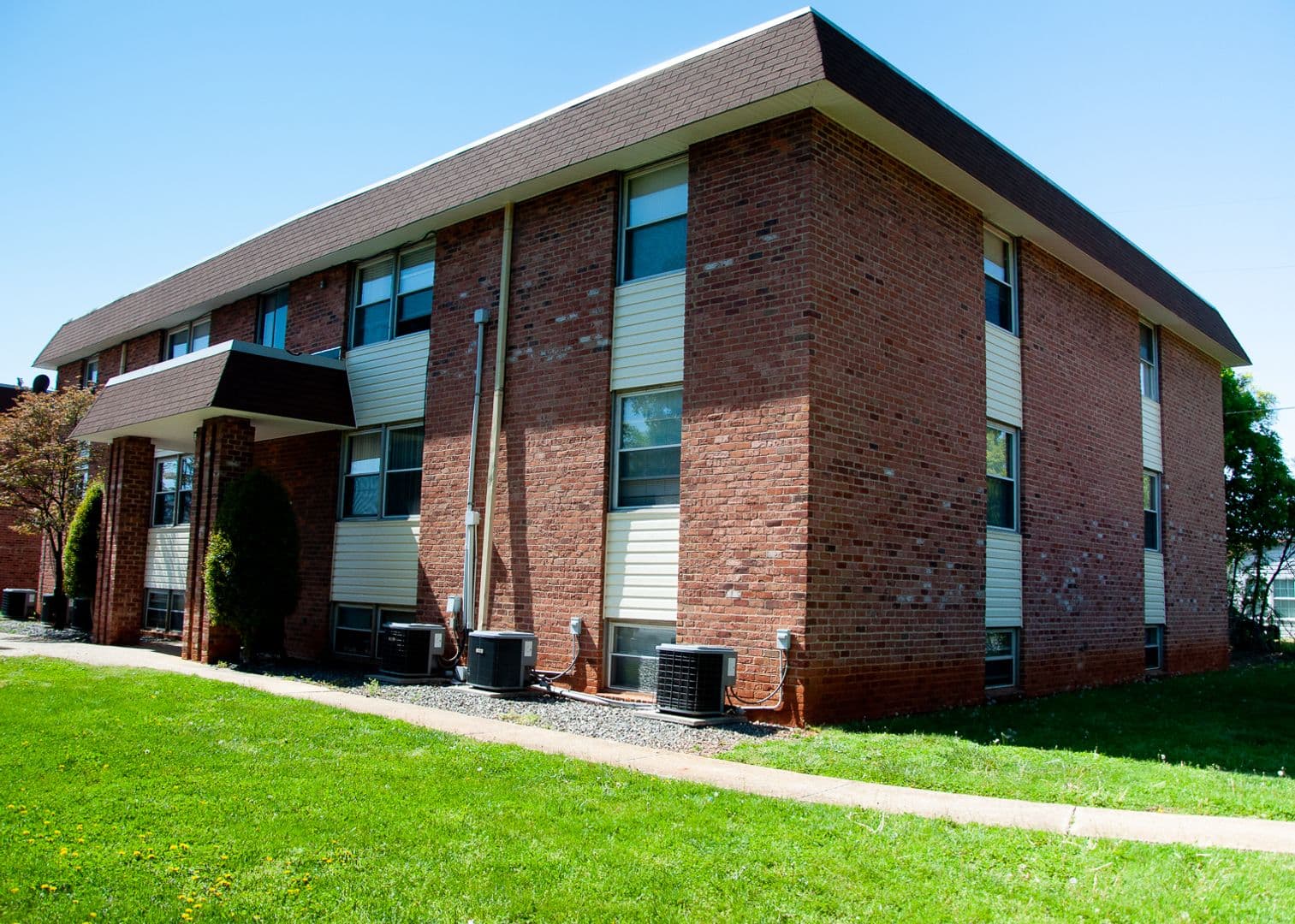 Madison Heights Apartment: 4995 S Amherst Hwy
