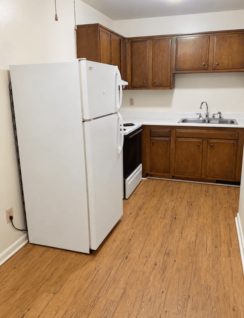 Madison Heights Apartment: 4995 S Amherst Hwy