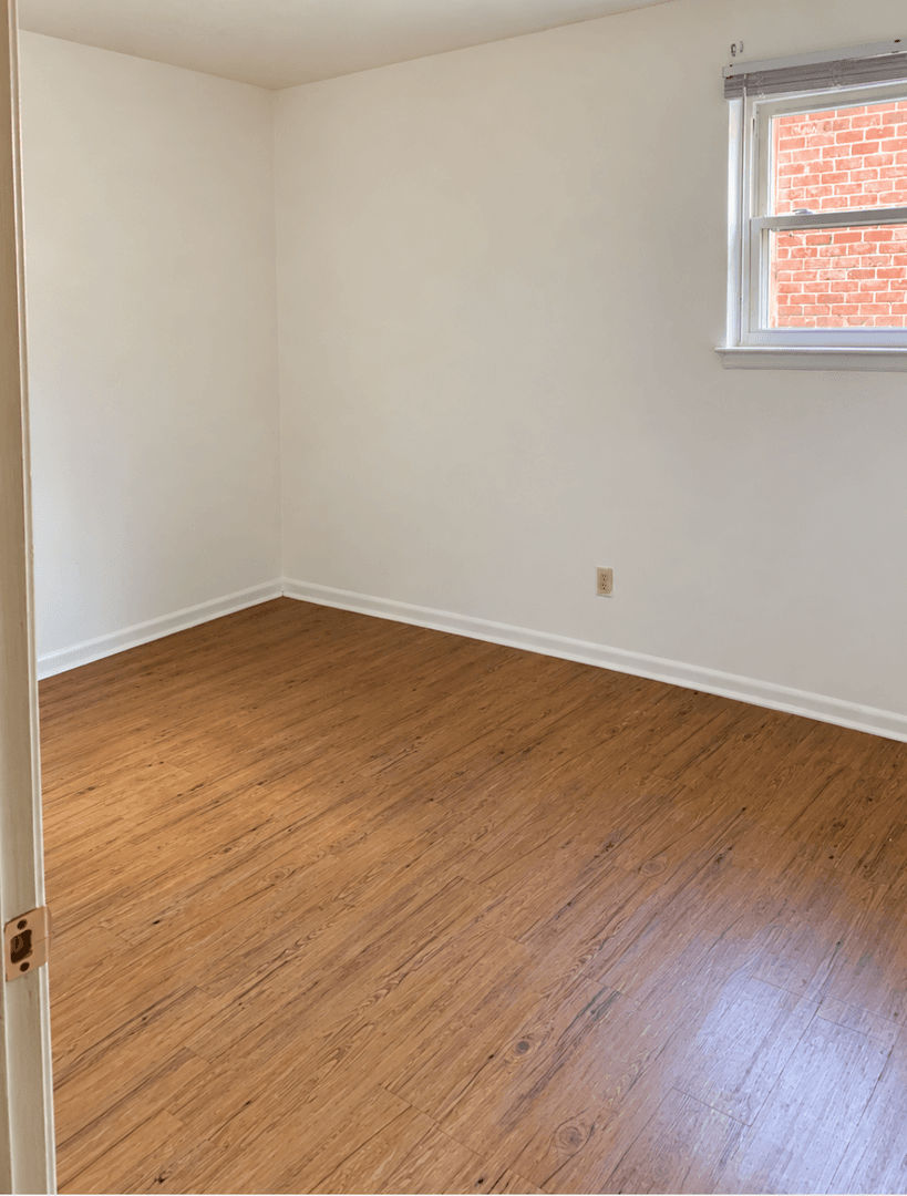 Madison Heights Apartment: 4995 S Amherst Hwy