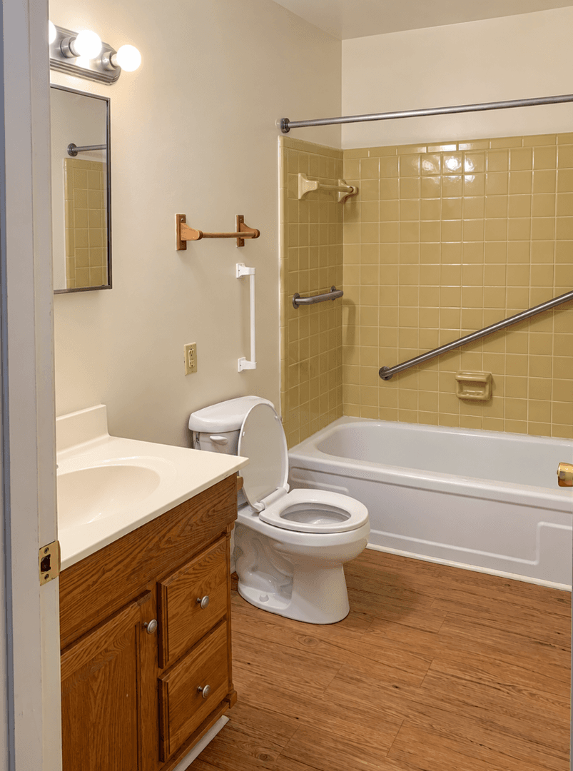 Madison Heights Apartment: 4995 S Amherst Hwy