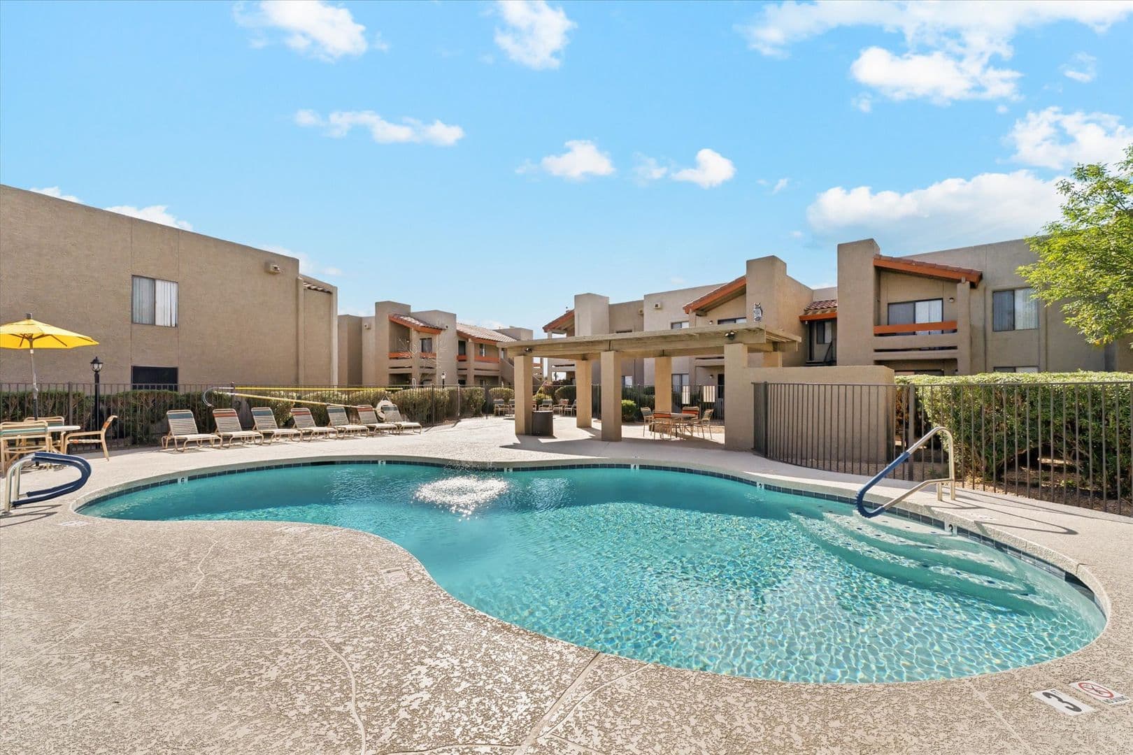 Mesa Apartment: 2940 E Broadway Road