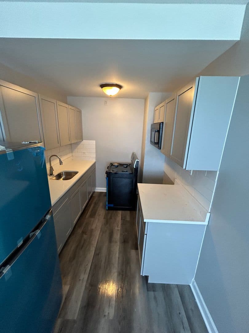 Chicago Apartment: 7100 S. South Shore Dr.