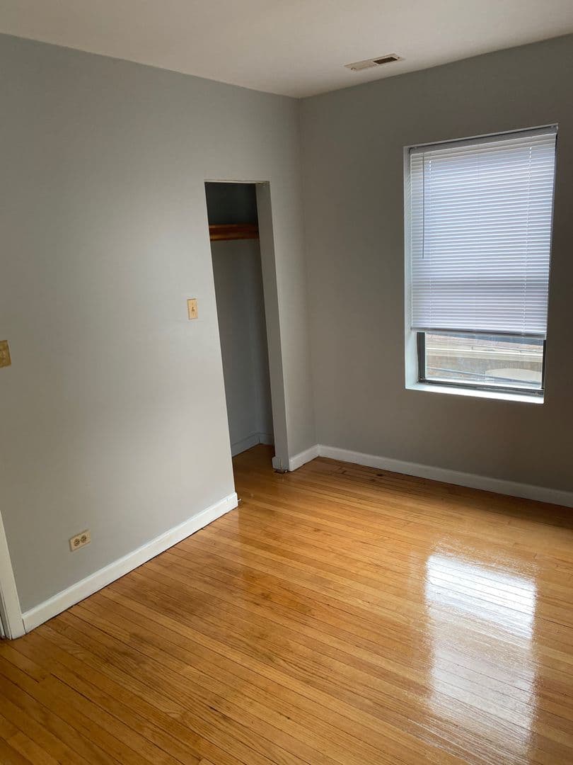 Chicago Apartment: 1721-25 E 79th St