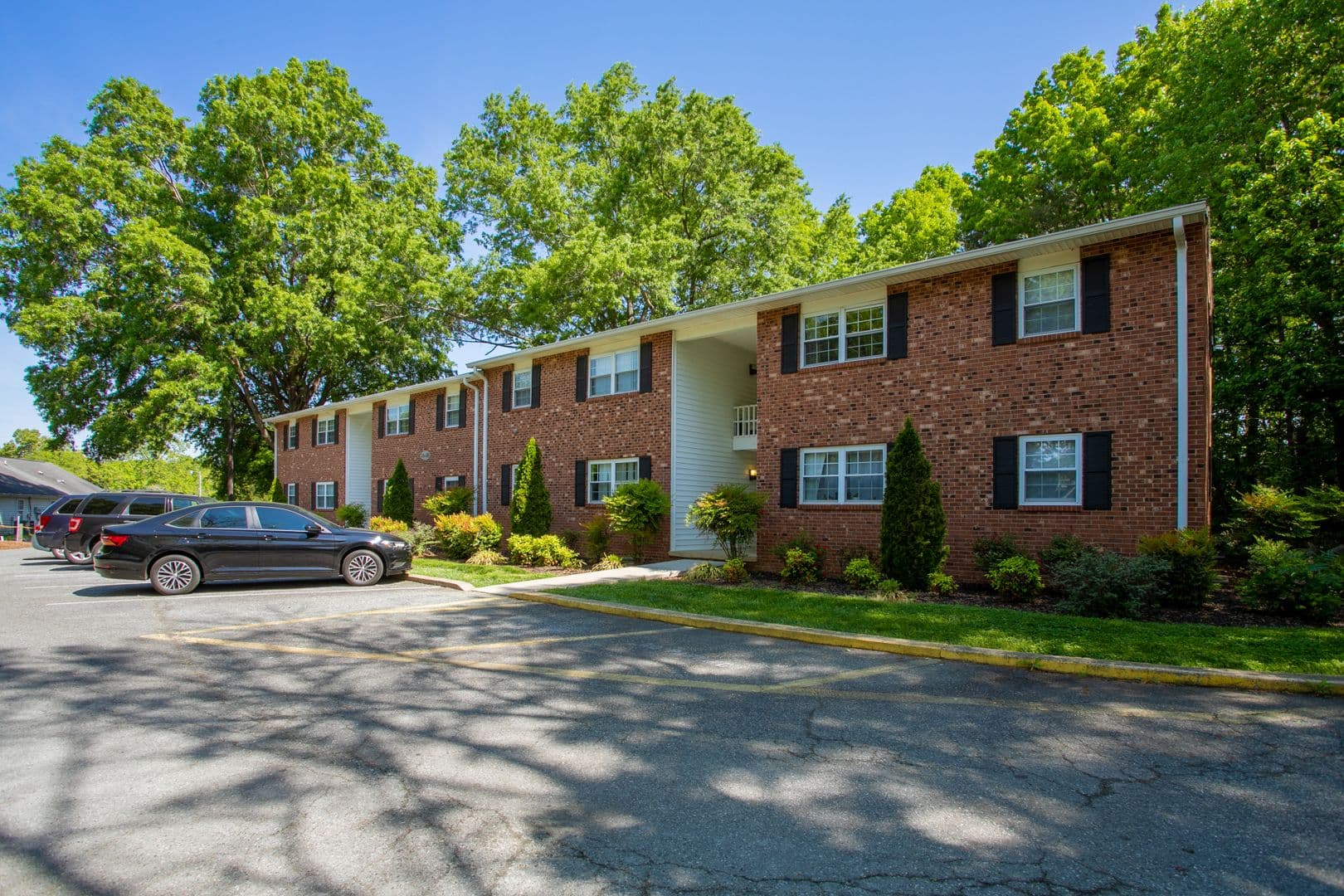 Elon Apartment: 739 East Haggard Ave.