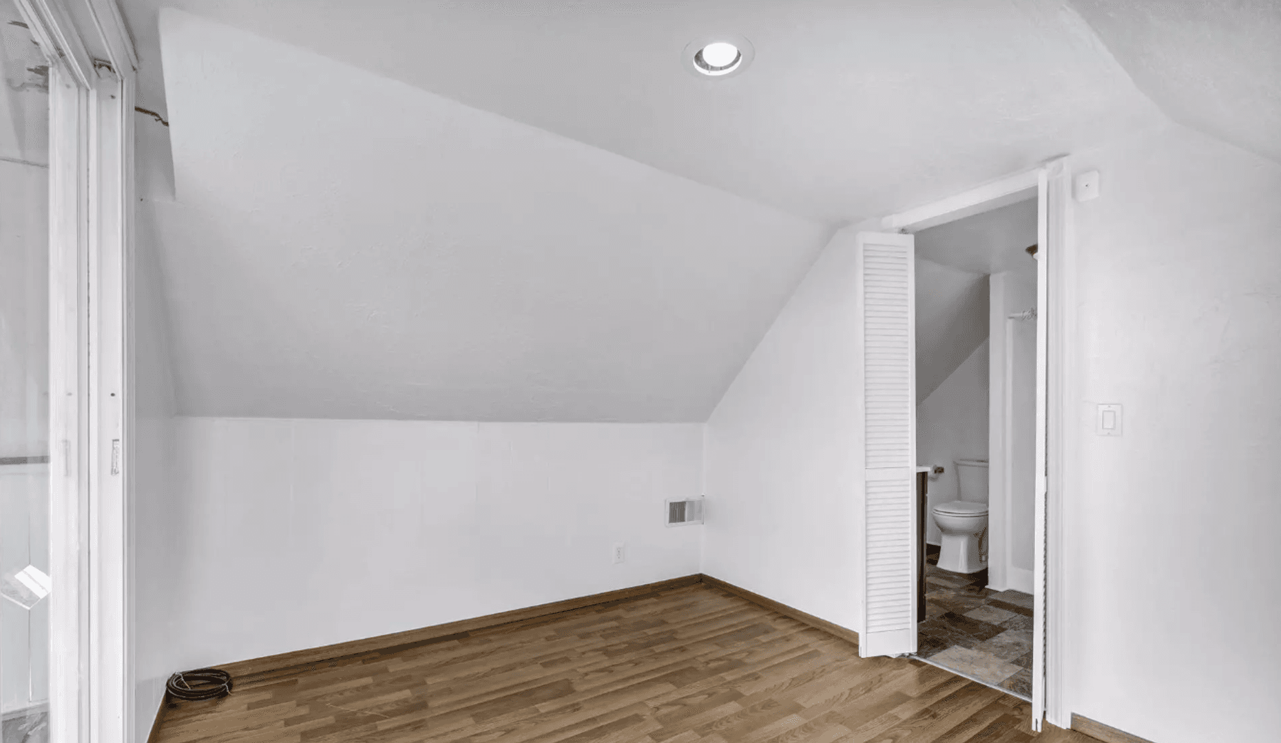 Mound House House: 27 Mc Clellan Peak Road