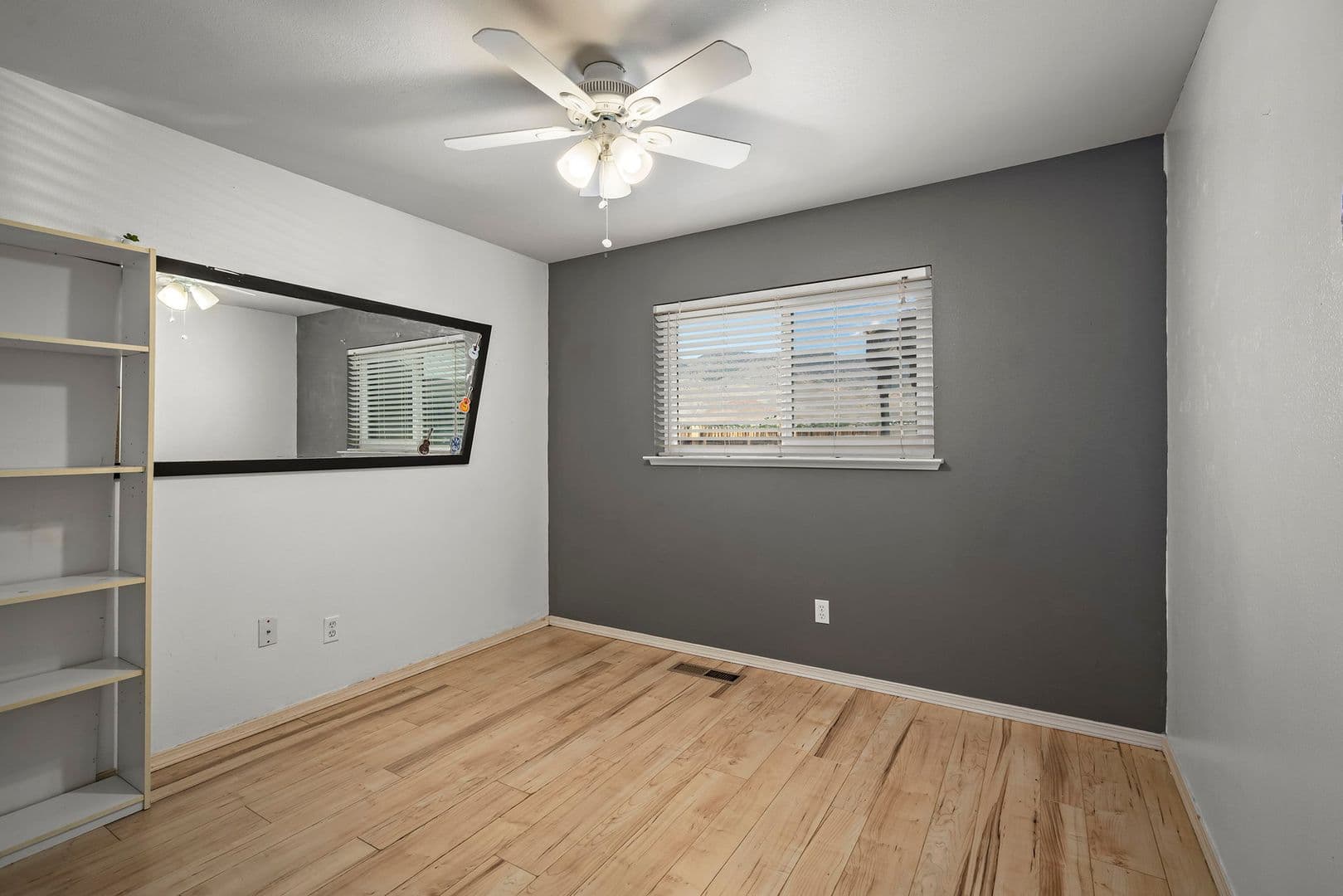 Dayton House: 2072 Lonnie Lane
