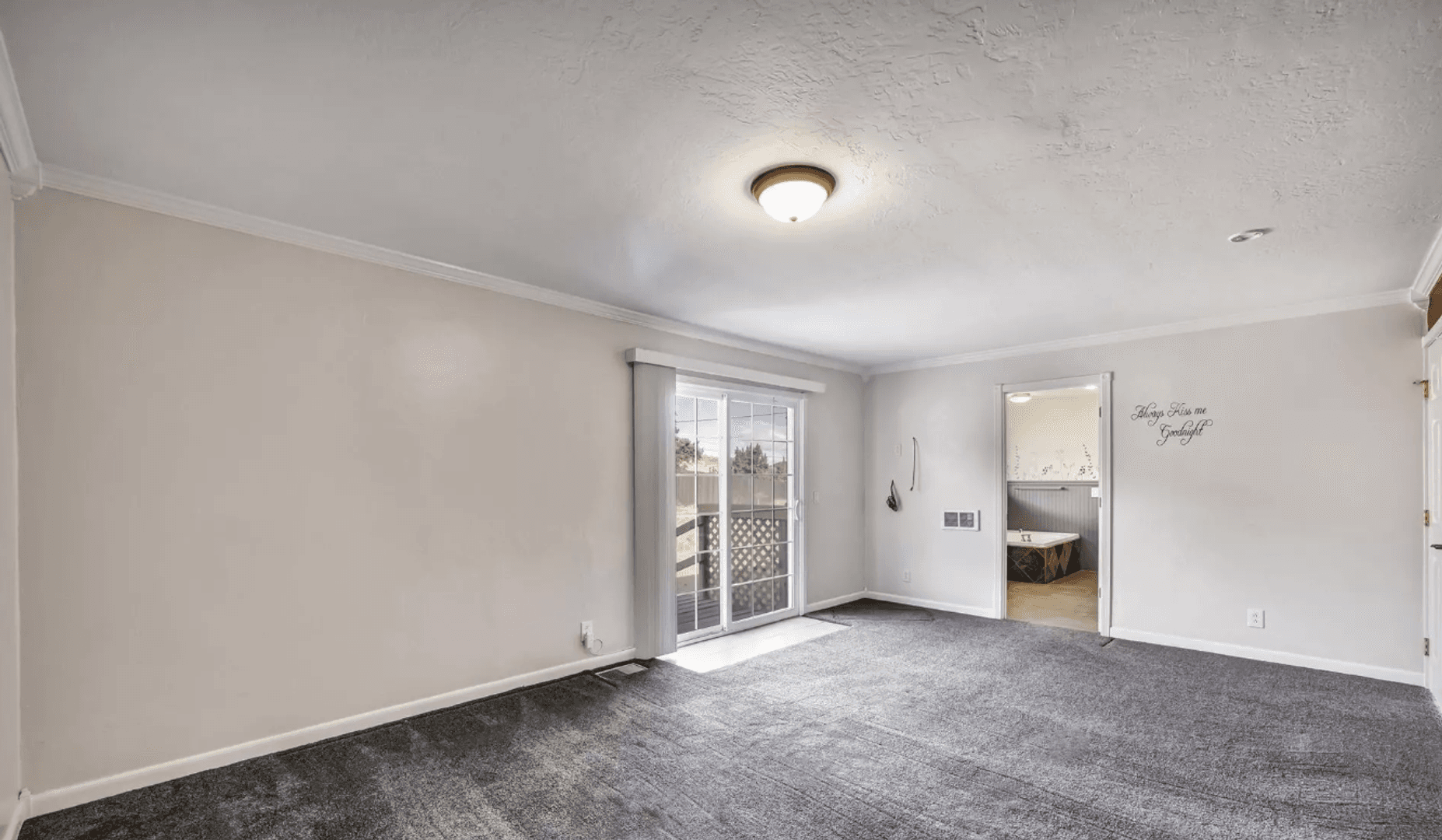 Mound House House: 27 Mc Clellan Peak Road