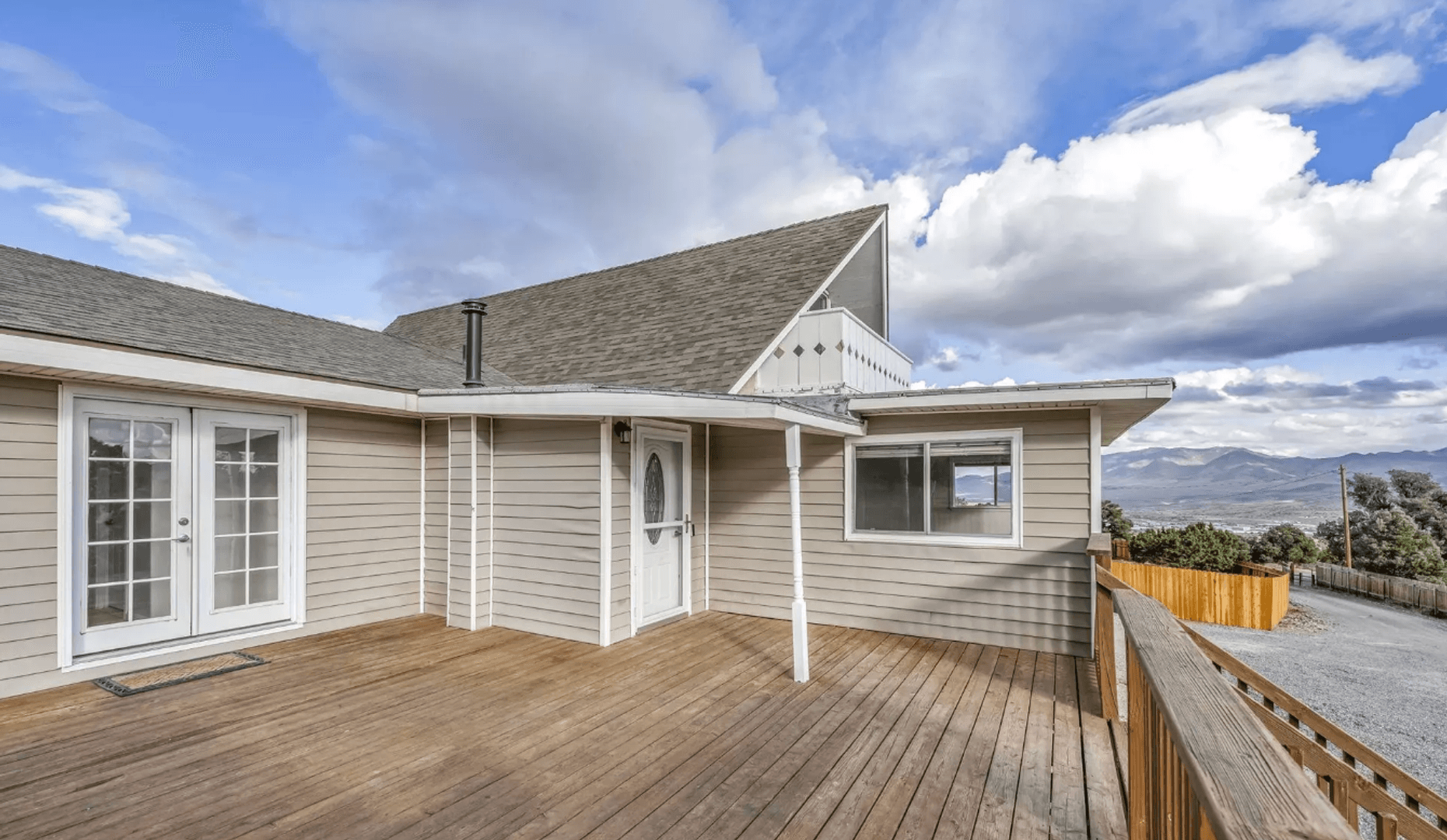 Mound House House: 27 Mc Clellan Peak Road