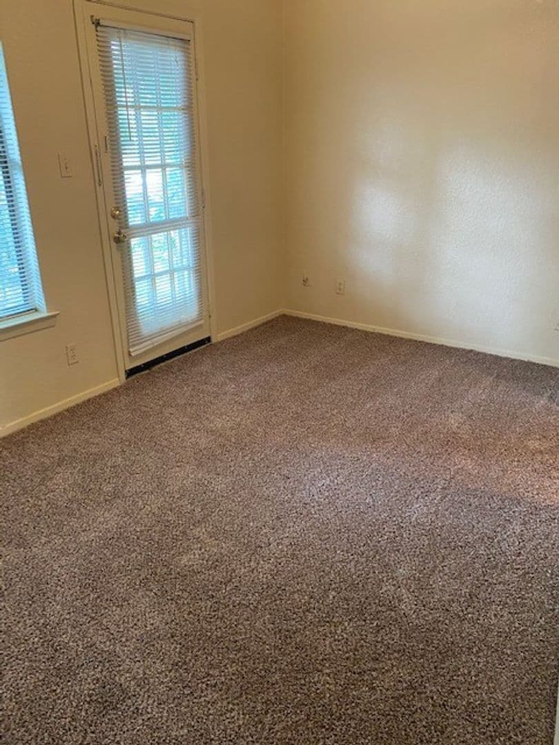 Denton House: 1505 N Locust St. #6