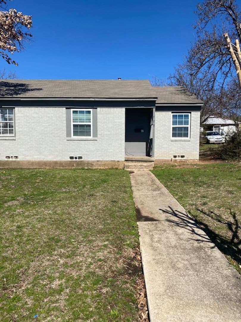 Denton House: 725 Woodland