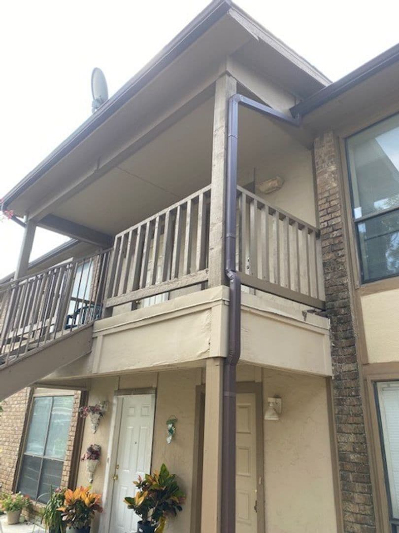Denton House: 1505 N Locust St. #6