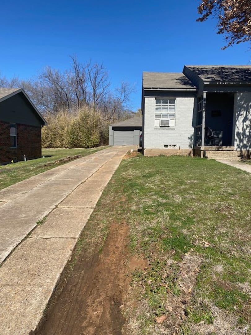 Denton House: 725 Woodland
