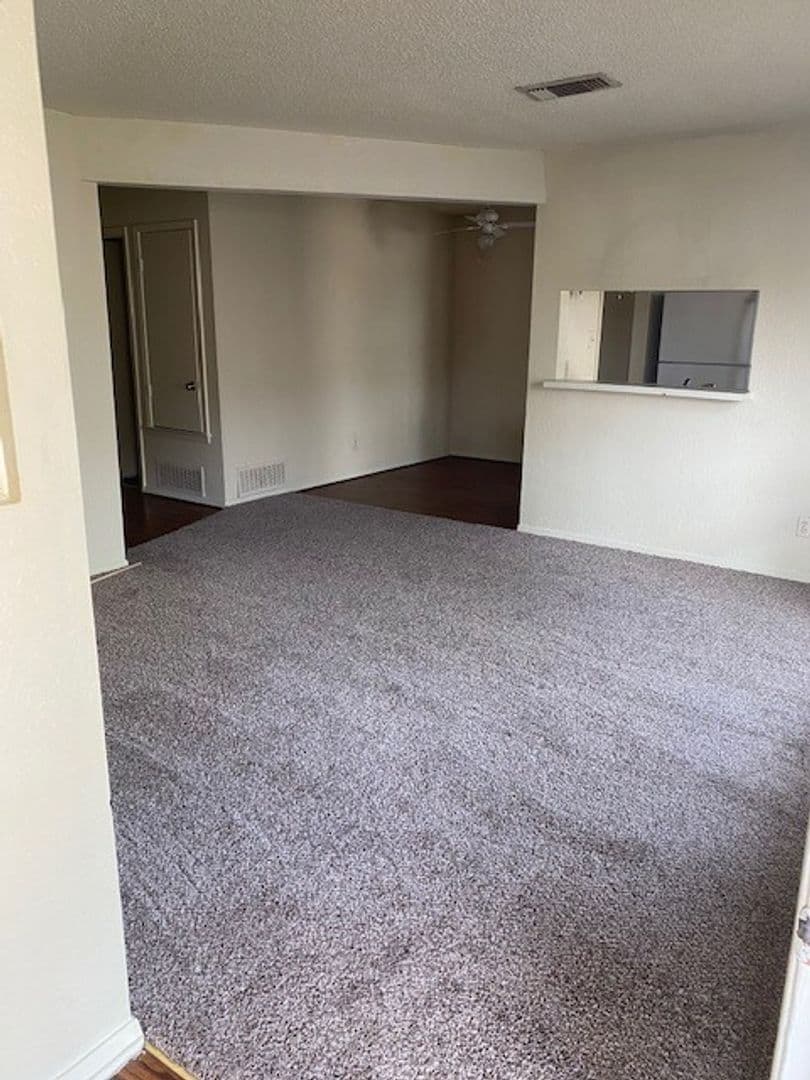 Denton House: 1505 N Locust St. #6