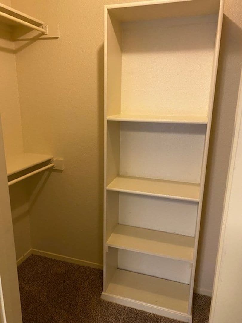 Denton House: 1505 N Locust St. #6
