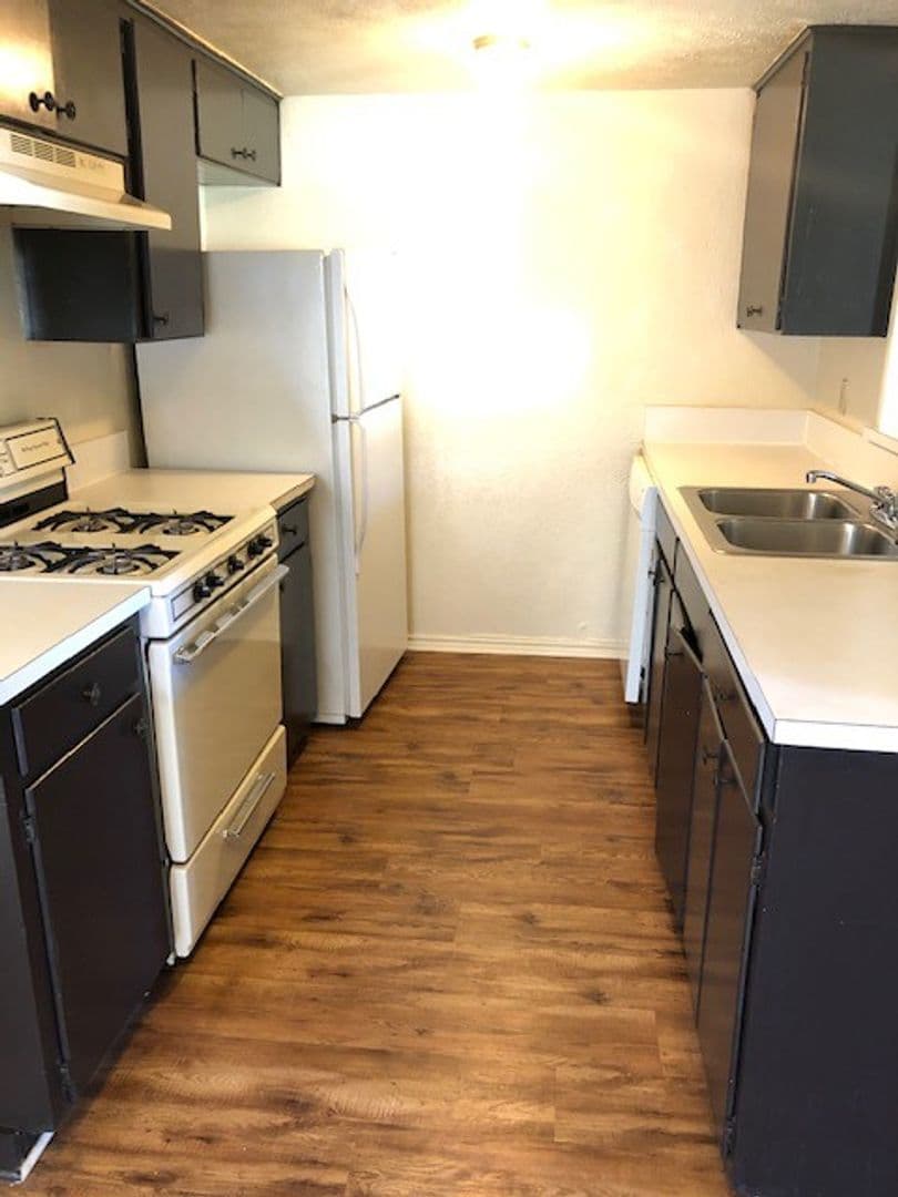 Denton Apartment: 2118 Stella