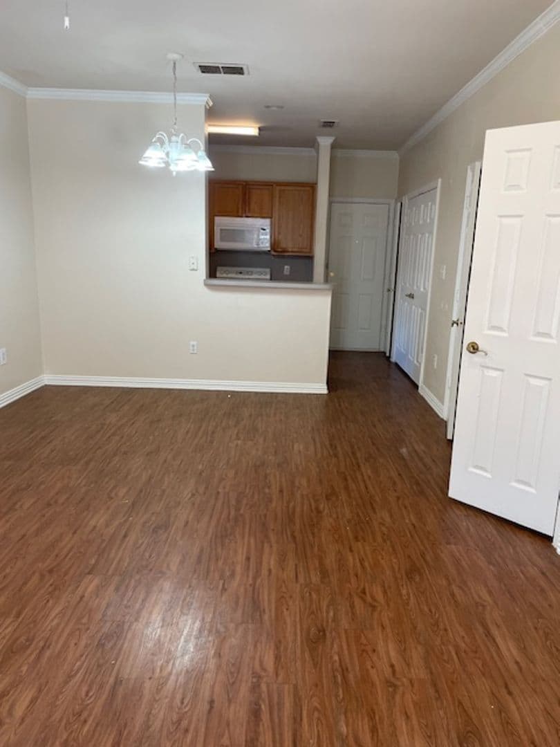 Denton House: 2208 N Carroll #1