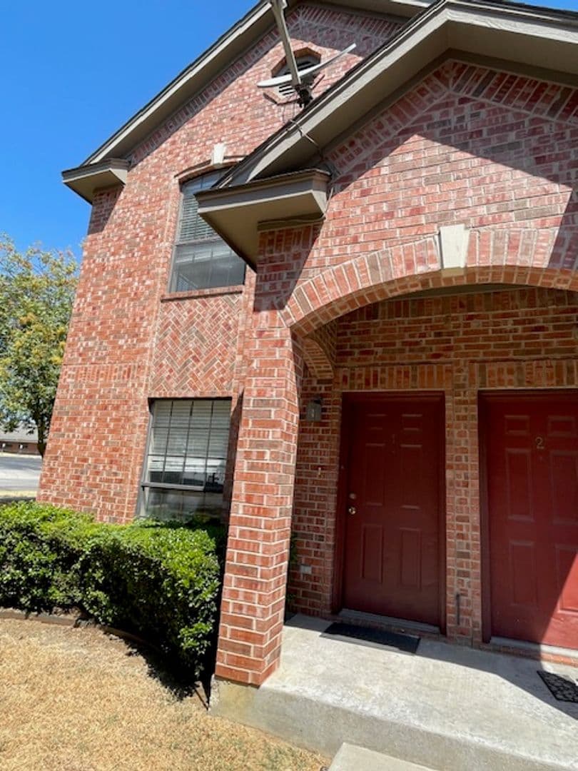 Denton House: 2208 N Carroll #1
