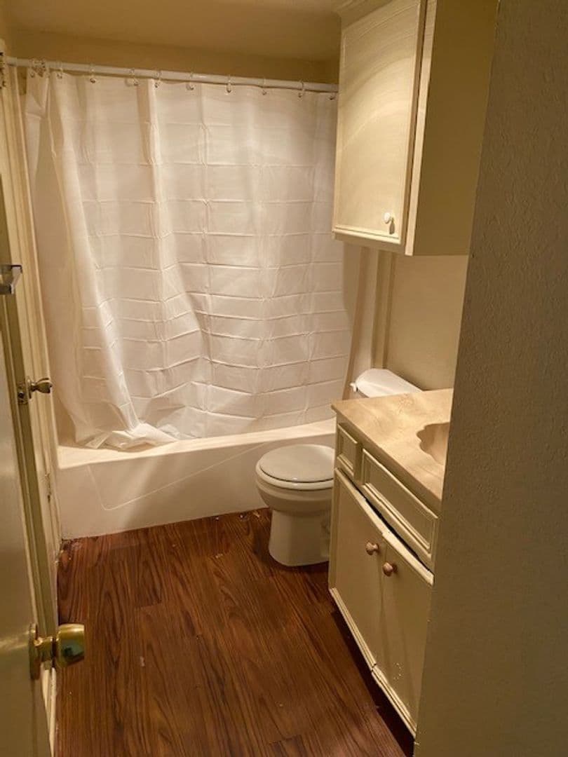 Denton House: 1505 N Locust St. #6