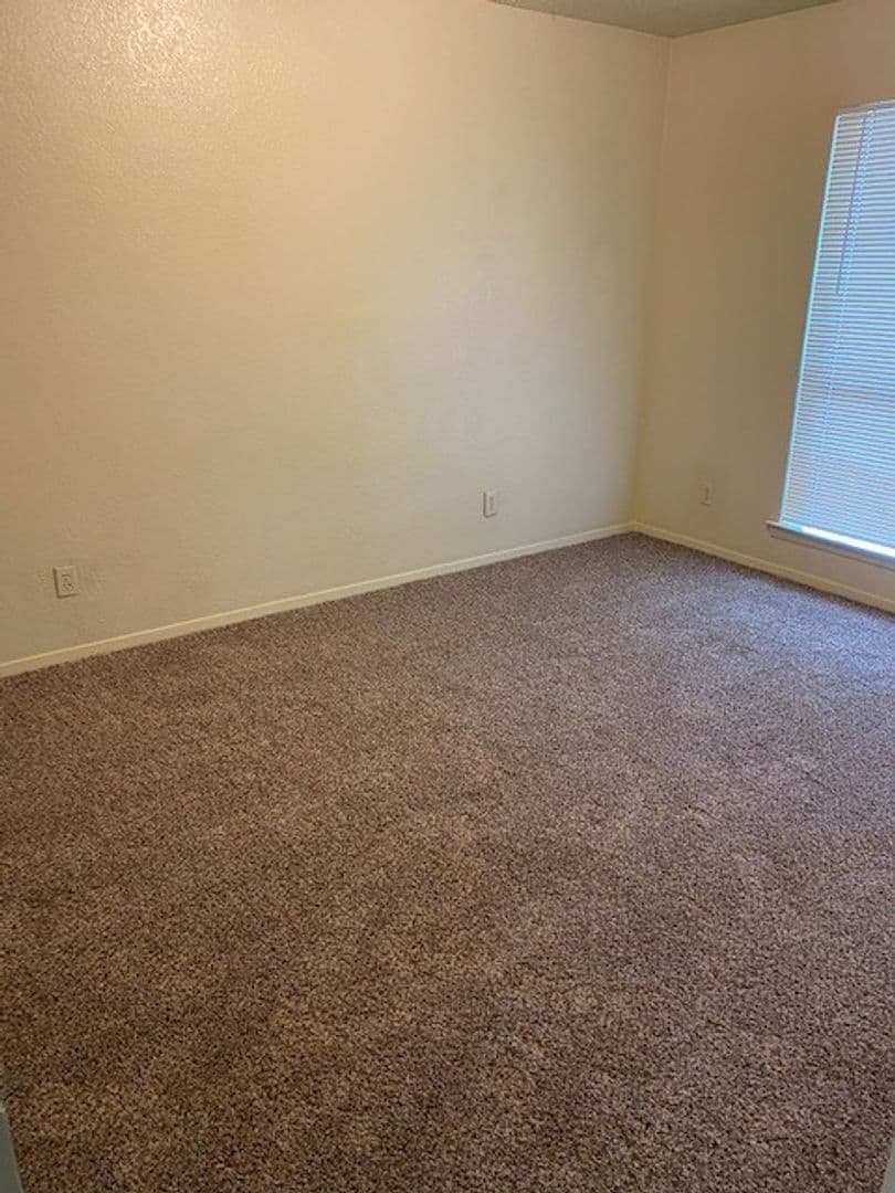 Denton House: 1505 N Locust St. #6