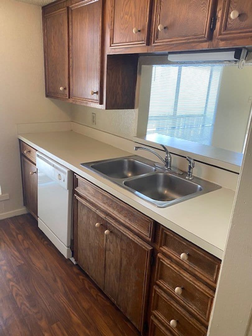 Denton House: 1505 N Locust St. #6