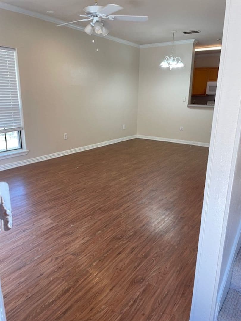 Denton House: 2208 N Carroll #1