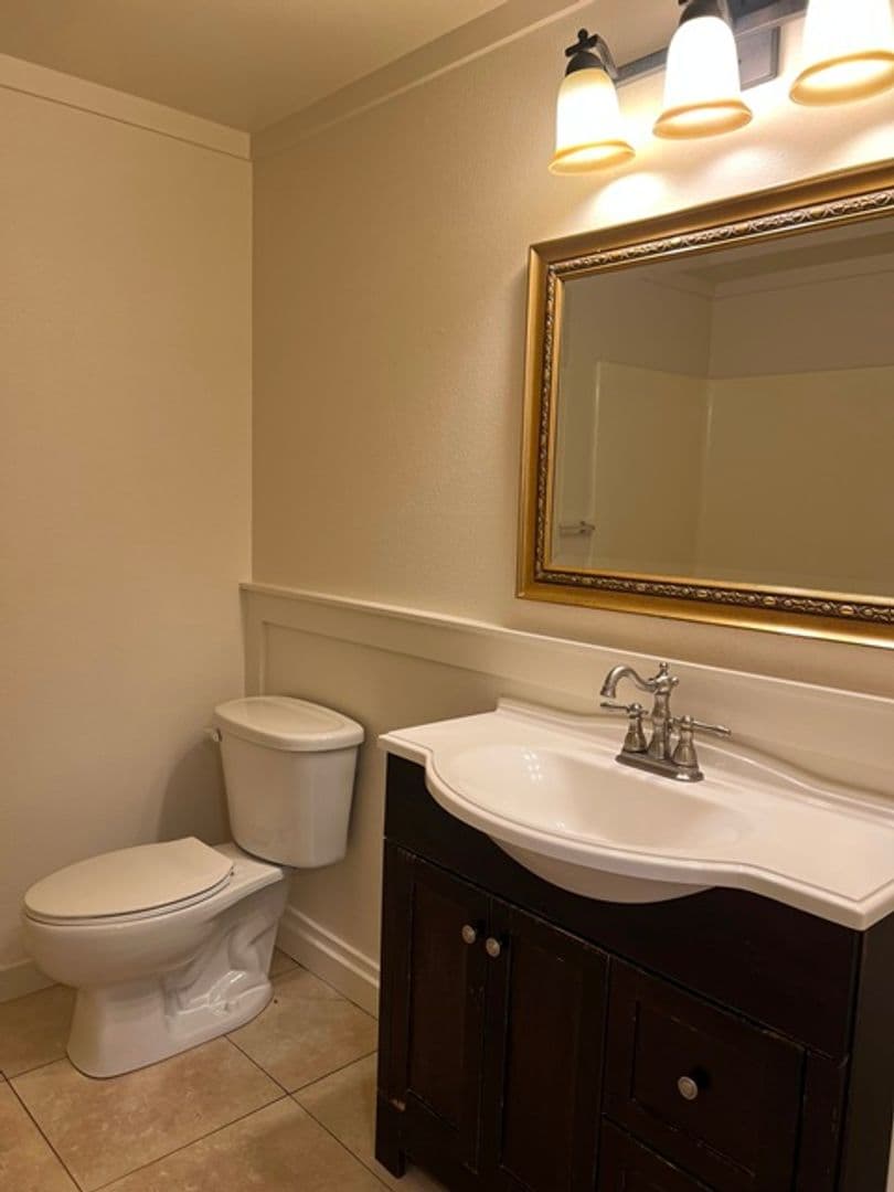 Stayton House: 1274 E Santiam St
