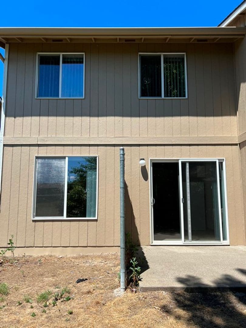 Aumsville Apartment: 425-449 N 1st St
