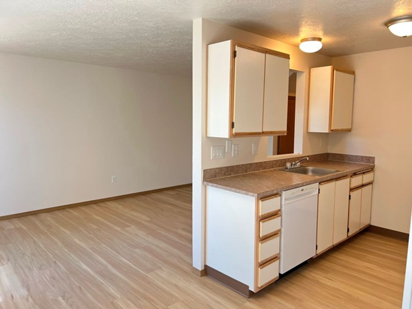 Aumsville Apartment: 425-449 N 1st St