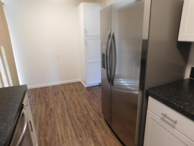Monmouth Apartment: 351 Clay St E