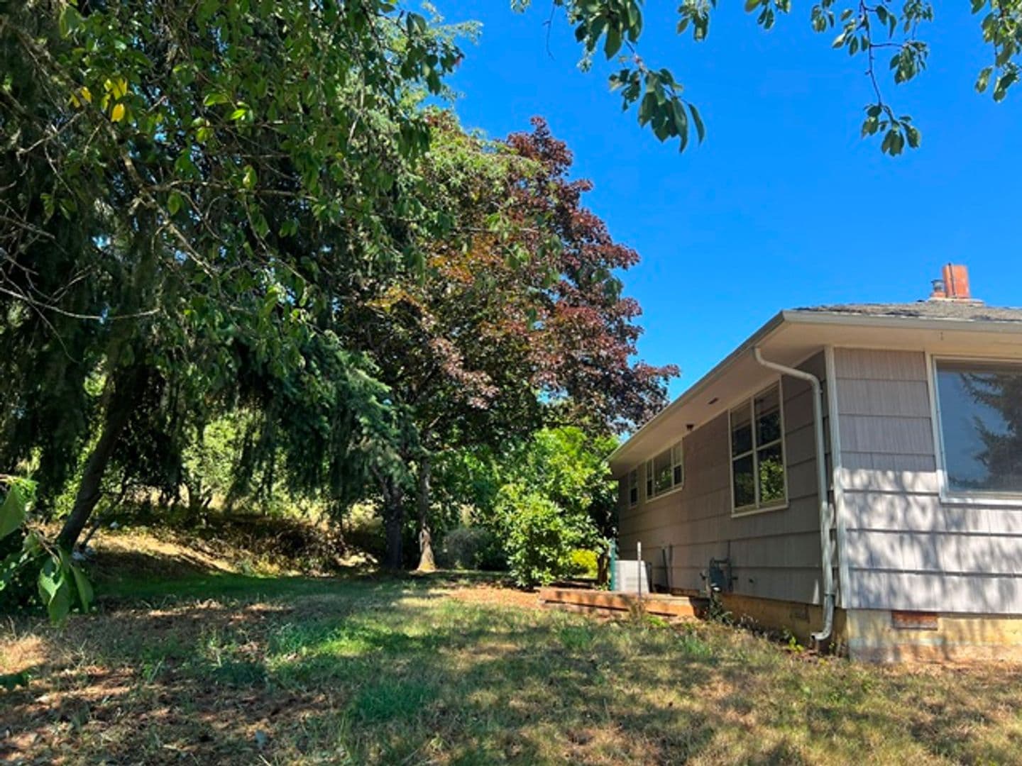 Salem House: 720 Orchard Heights Rd NW