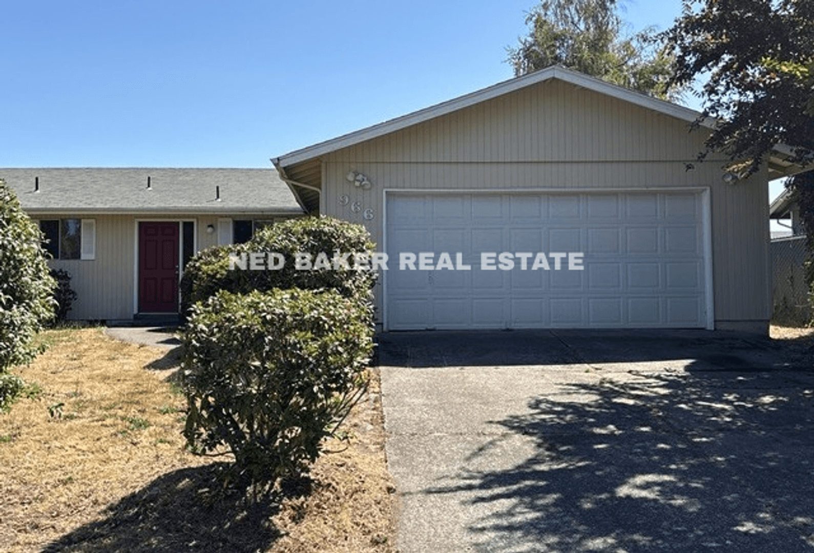 Salem House: 966 Royalty Dr NE
