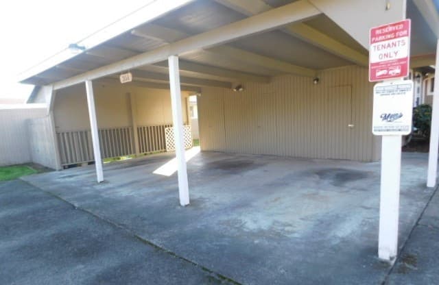 Monmouth Apartment: 351 Clay St E