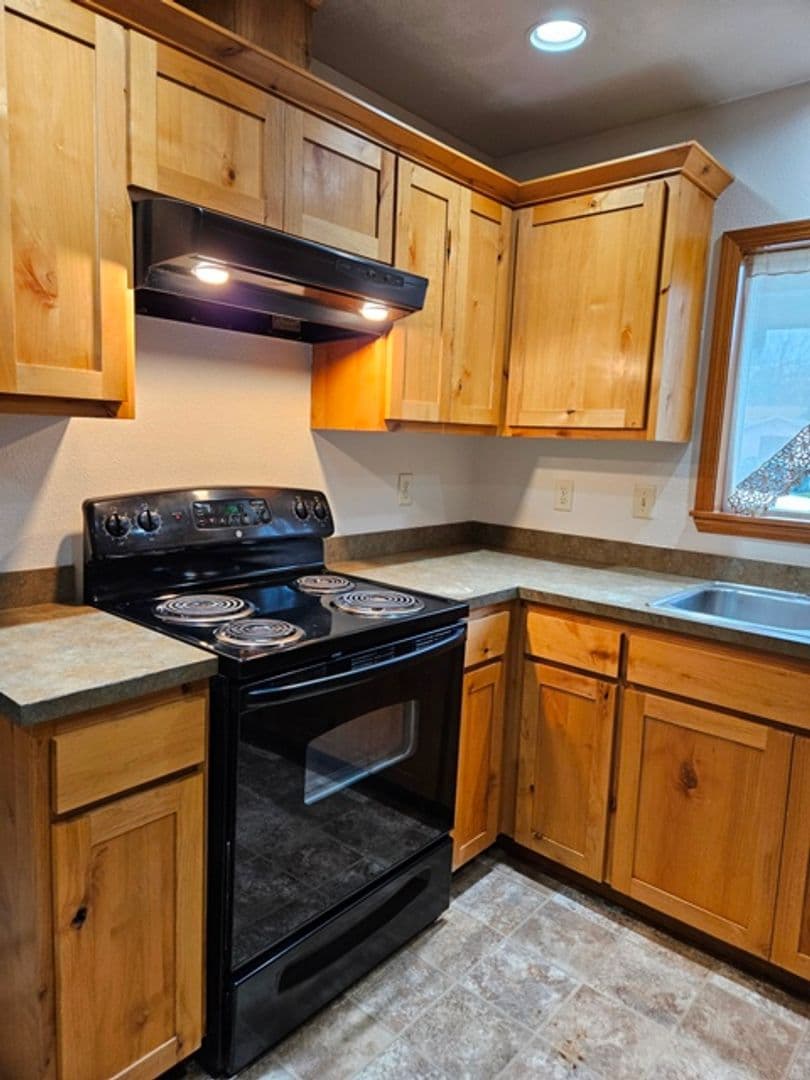 Salem House: 515 19th St SE