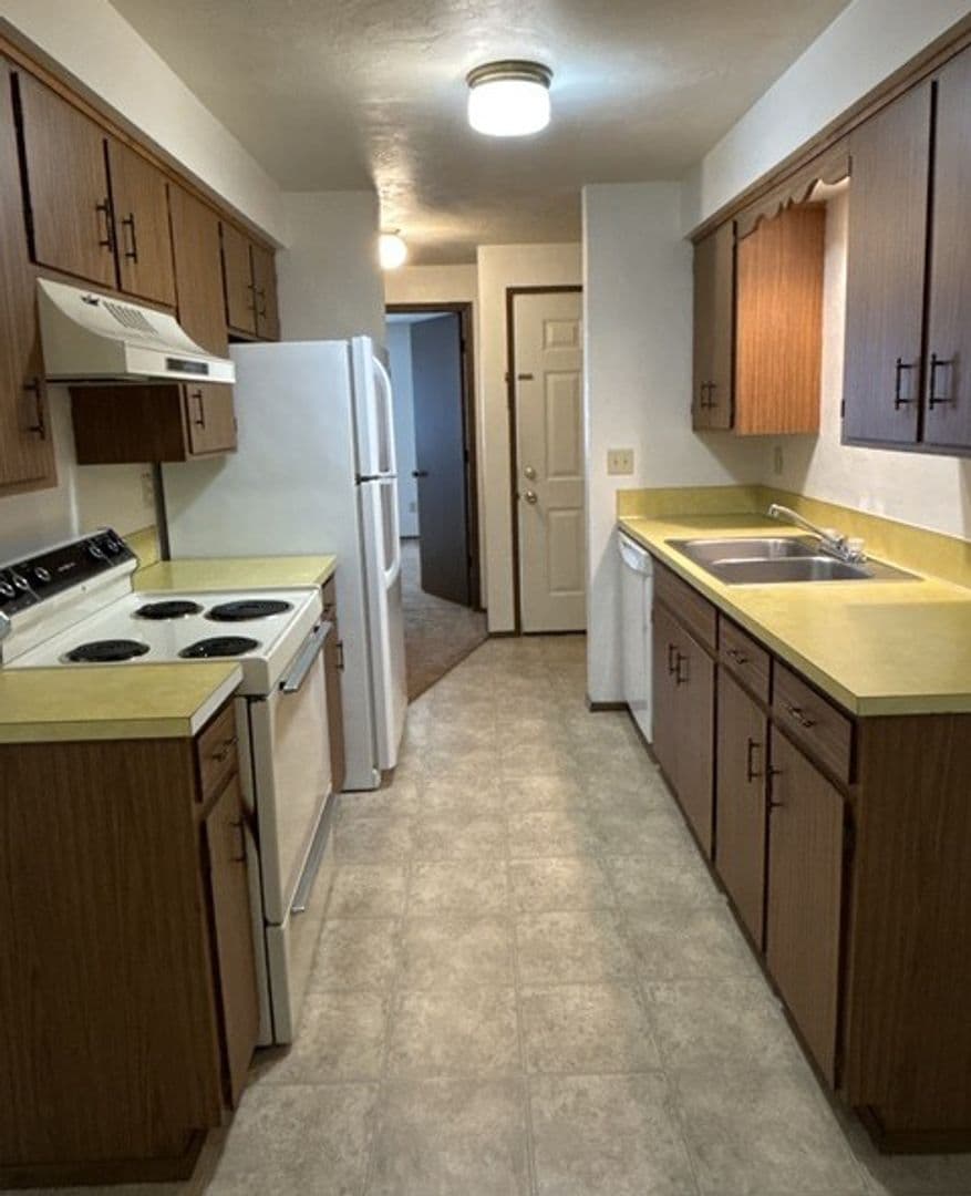 Stayton Apartment: 384-386 N 4th Ave