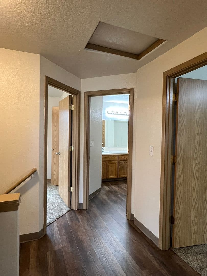 Salem Apartment: 620-636 Browning Ave S